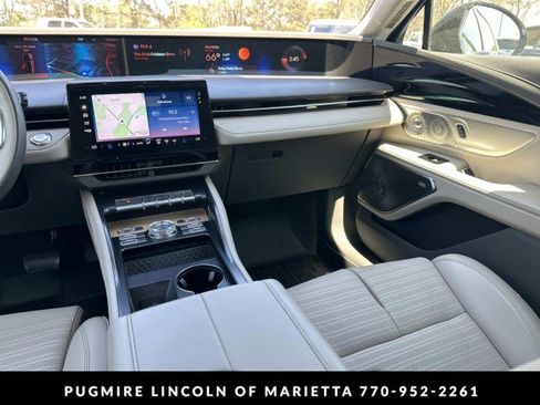 Used 2025 Lincoln Nautilus Reserve AWD/4WD image 15