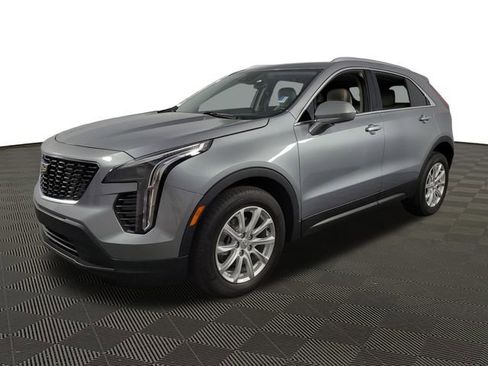 Used 2023 Cadillac XT4 Luxury w/ Cold Weather Package image 3