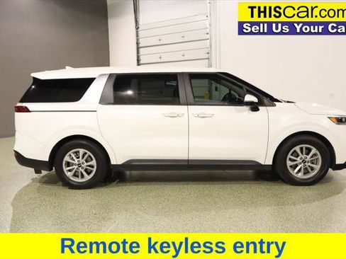 Used 2024 Kia Carnival LX image 8