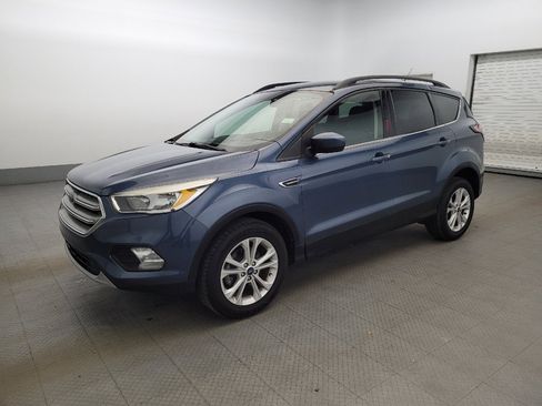 Used 2018 Ford Escape SE image 2