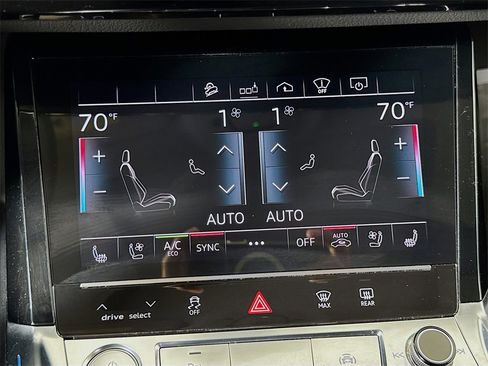 Used 2019 Audi e-tron Prestige w/ Prestige Package image 38