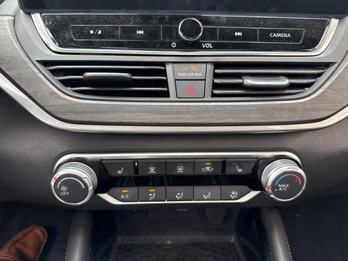 Used 2023 Nissan Altima 2.5 SV w/ SV Premium Package FWD image 14