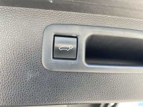 Used 2021 Toyota Highlander LE FWD image 49