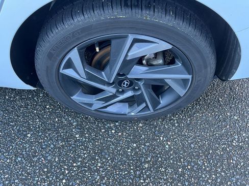 Used 2025 Hyundai Elantra SEL image 31