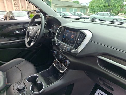 Used 2024 GMC Terrain SLT FWD image 12