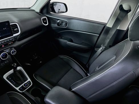 Used 2023 Hyundai Venue Limited FWD image 23