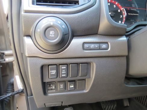 Used 2024 Nissan Titan PRO-4X w/ Pro-4x Convenience Package AWD/4WD image 27