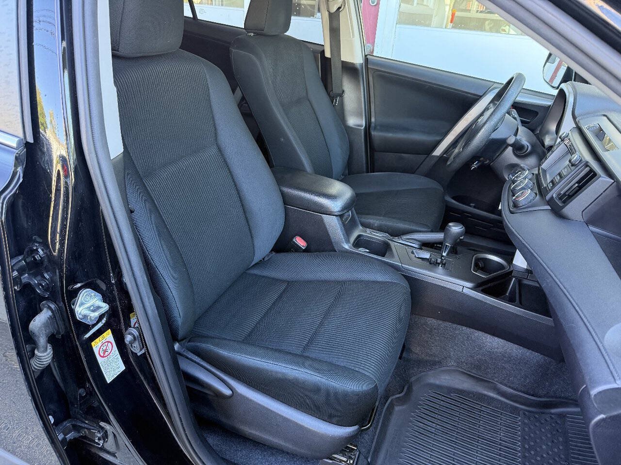 Used 2017 Toyota RAV4 LE w/ Carpet Mat Package AWD/4WD image 15