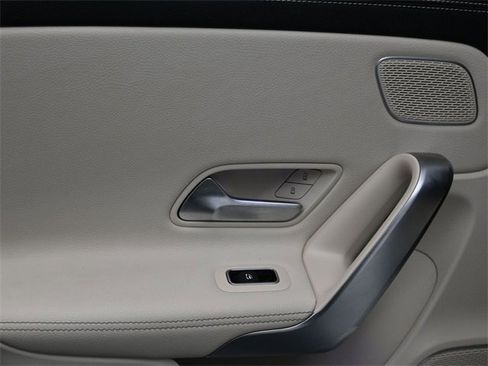 Used 2022 Mercedes-Benz CLA 250 image 10