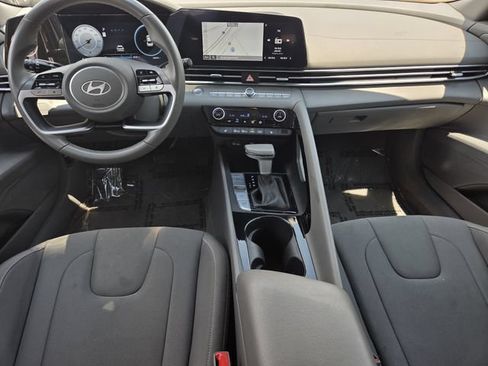 Used 2024 Hyundai Elantra SEL w/ Convenience Package FWD image 6