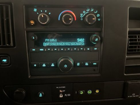 Used 2024 Chevrolet Express 2500 image 7