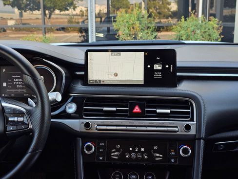 Used 2025 Genesis G70 2.5T image 26