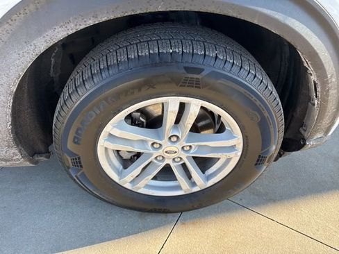 Used 2024 Ford Explorer XLT w/ Equipment Group 202A image 10