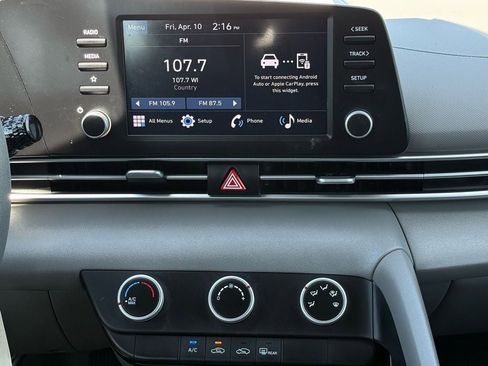 Used 2024 Hyundai Elantra SE image 25