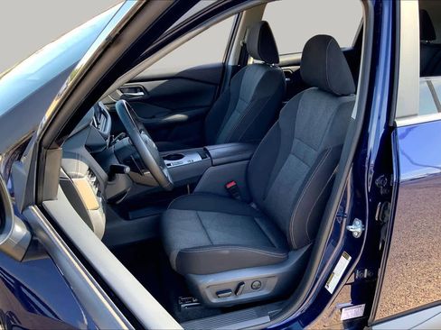 Used 2025 Nissan Rogue SV FWD image 8