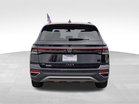 Used 2025 Volkswagen Taos SE FWD image 5