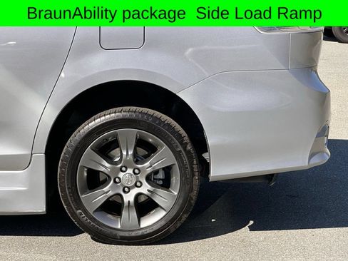 Used 2015 Toyota Sienna SE w/ SE Preferred Package FWD image 48