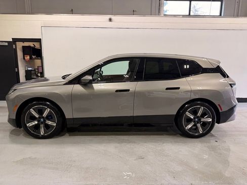 Used 2023 BMW iX xDrive50 w/ Premium Package AWD/4WD image 2