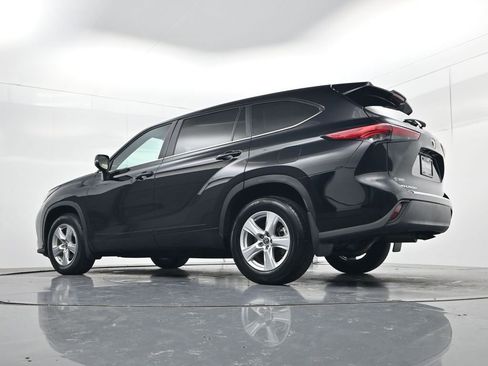 Used 2023 Toyota Highlander L FWD image 47