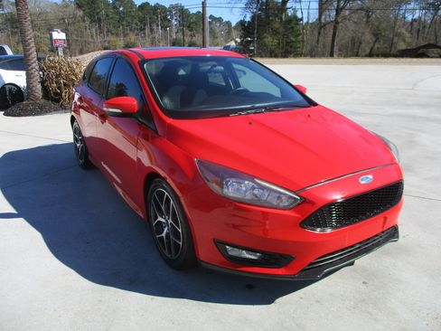 Used 2015 Ford Focus SE w/ SE Sport Package image 27