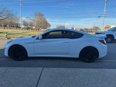 Used 2016 Hyundai Genesis Coupe 3.8 image 7