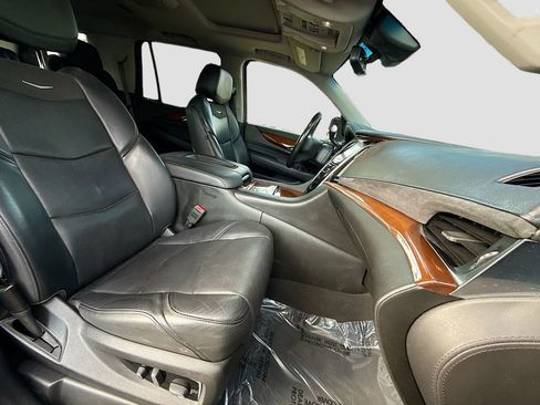 Used 2019 Cadillac Escalade Premium Luxury image 16