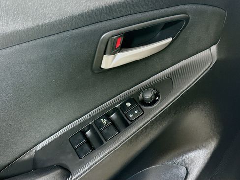 Used 2019 Toyota Yaris L image 24