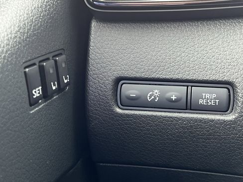 Used 2020 Nissan Rogue SL AWD/4WD image 35