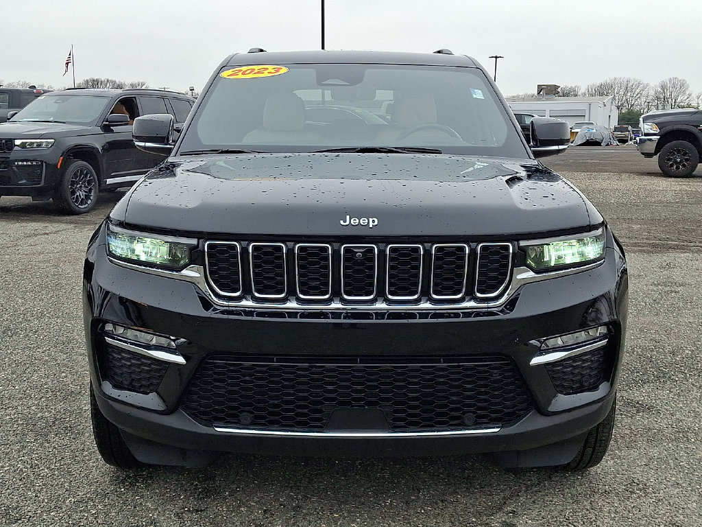 Used 2023 Jeep Grand Cherokee Limited w/ Luxury Tech Group II AWD/4WD image 4