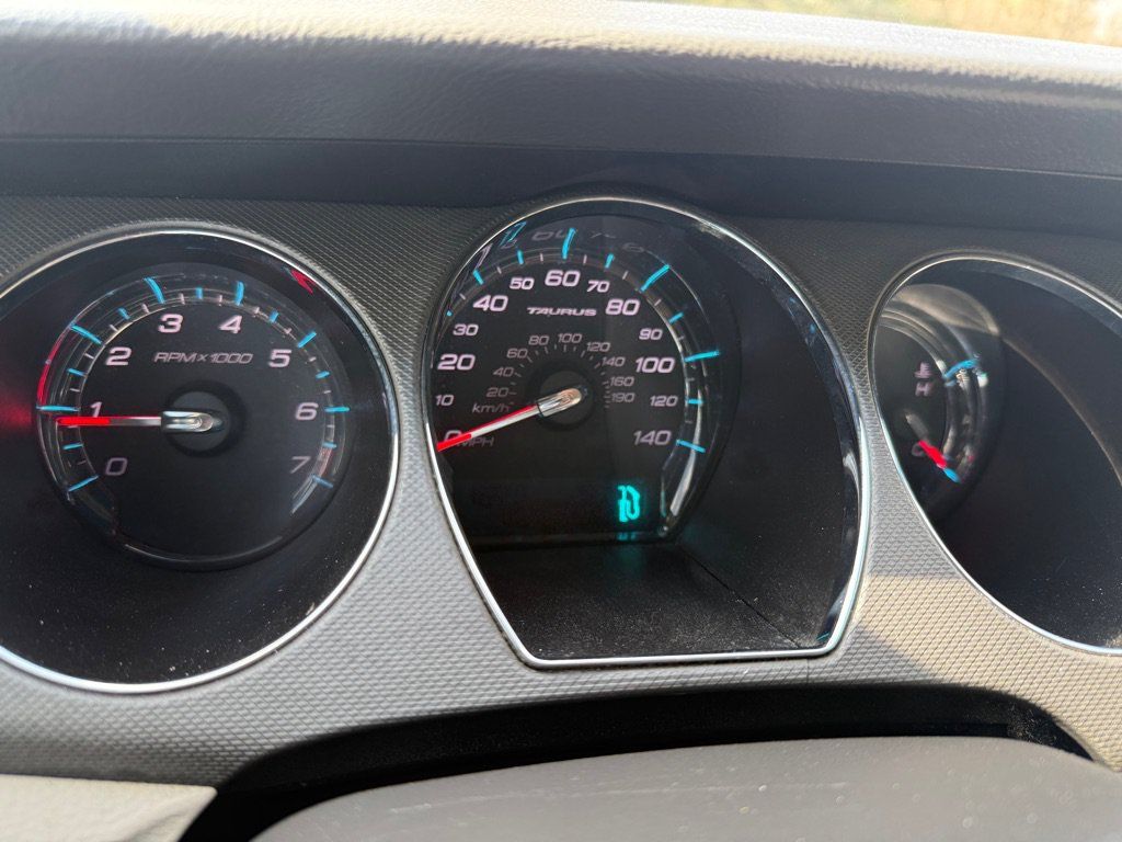 Used 2012 Ford Taurus SE FWD image 14