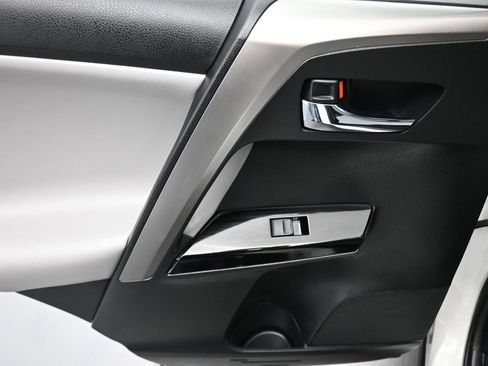 Used 2018 Toyota RAV4 Limited image 31