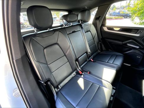 Used 2024 Porsche Cayenne S AWD/4WD image 25