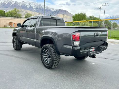 Used 2017 Toyota Tacoma TRD Off-Road w/ Tow Package image 5