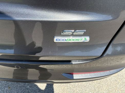 Used 2019 Ford Fusion SE FWD image 11