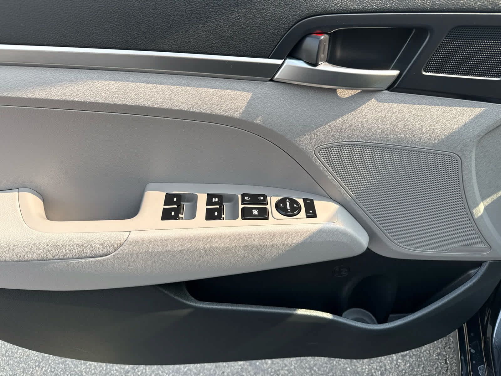 Used 2020 Hyundai Elantra SE FWD image 10