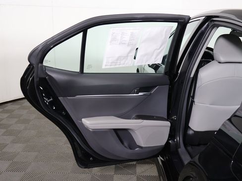 Used 2022 Toyota Camry SE image 17