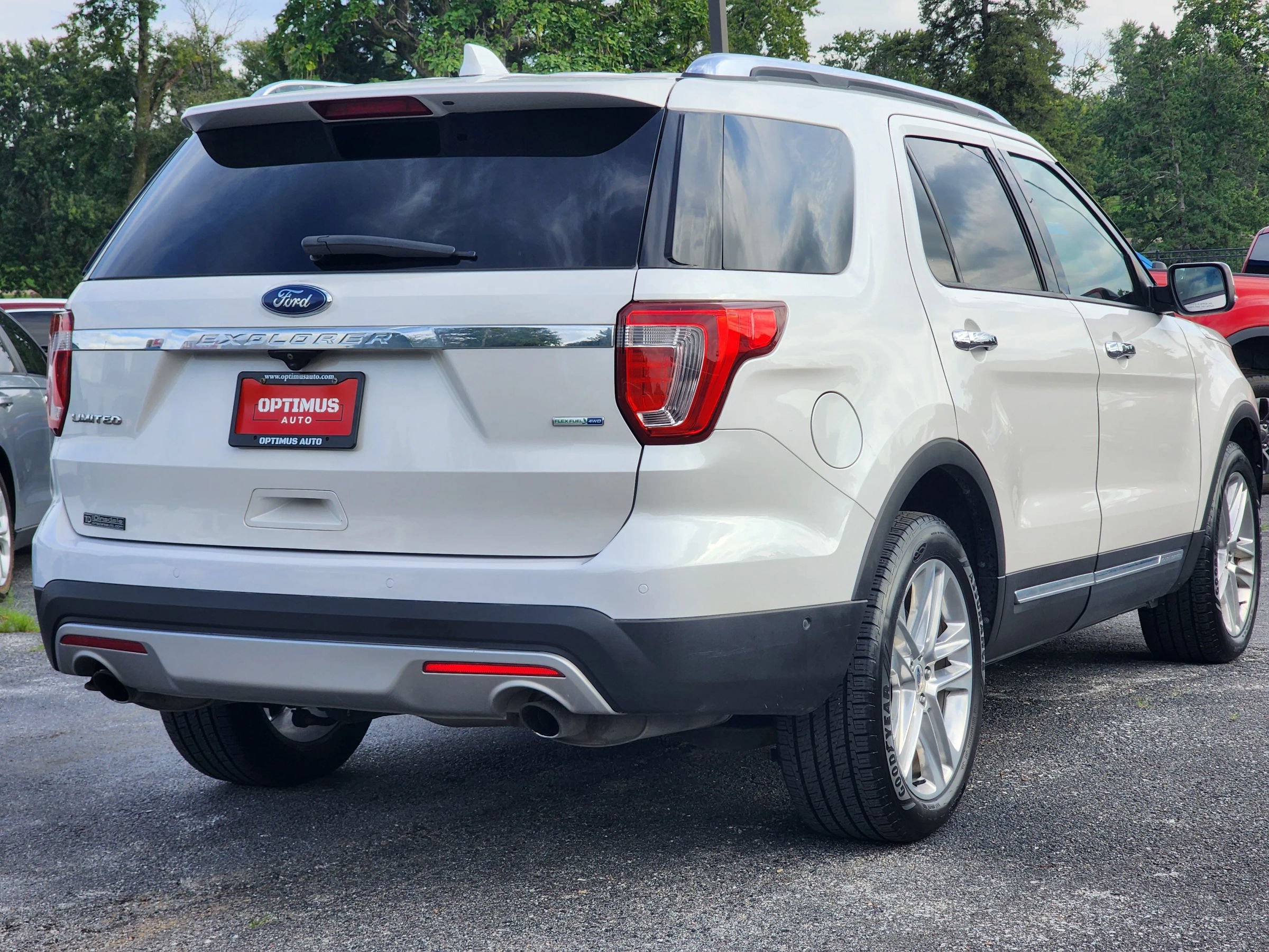 Used 2016 Ford Explorer Limited w/ Equipment Group 301A AWD/4WD image 7