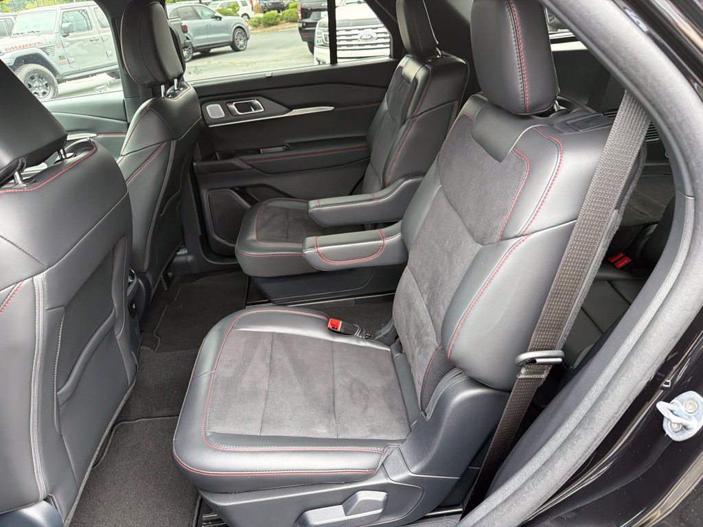 Used 2025 Ford Explorer ST AWD/4WD image 13