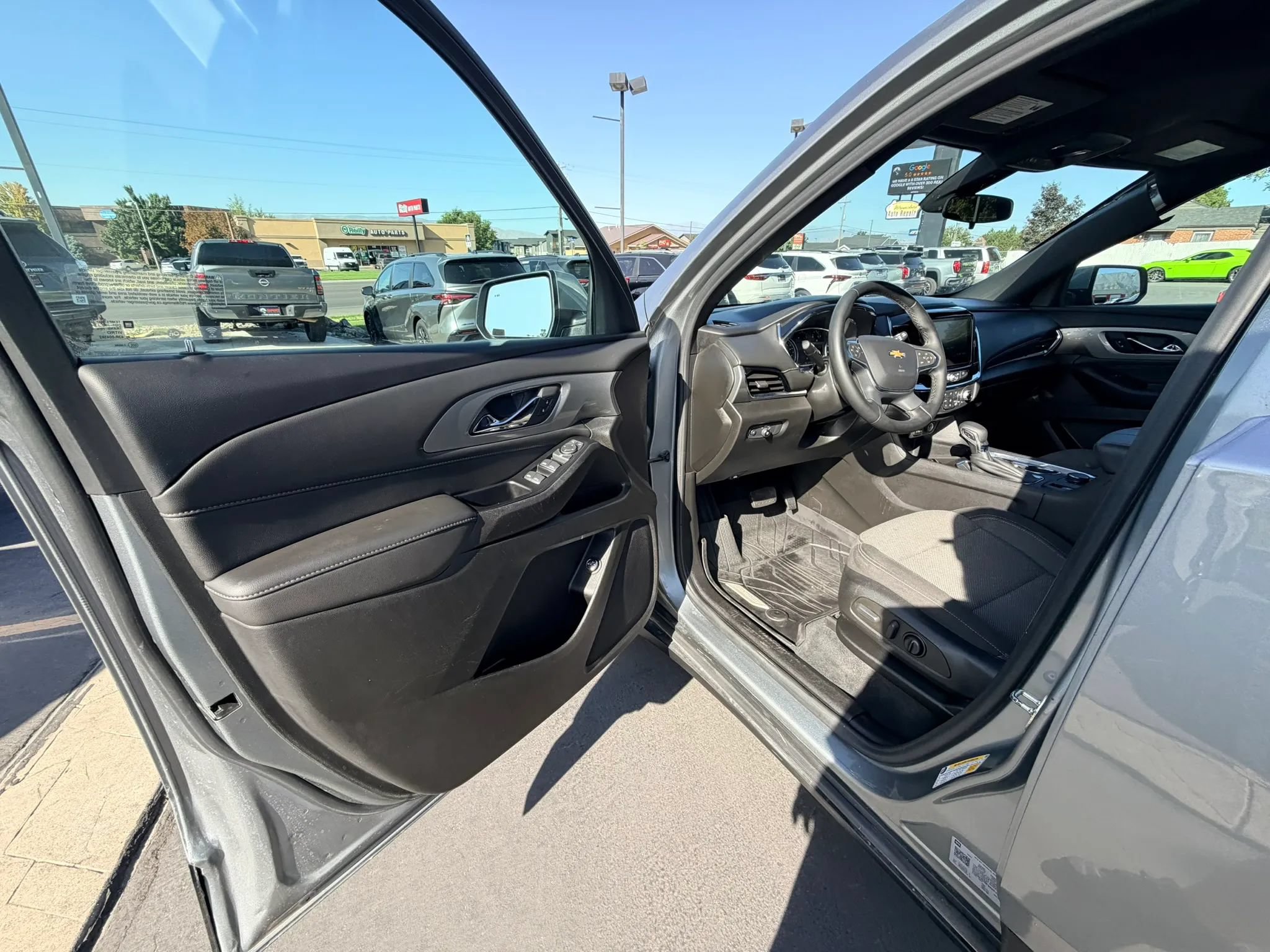 Used 2023 Chevrolet Traverse LT FWD image 11