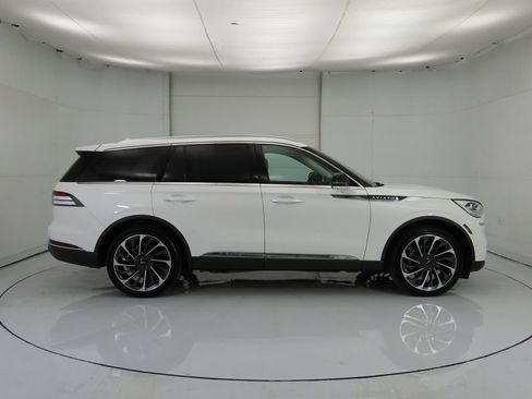 Used 2023 Lincoln Aviator Reserve w/ Equipment Group 201A AWD/4WD image 4