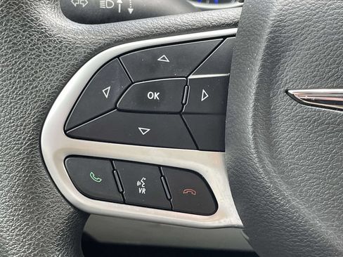 Certified 2018 Chrysler Pacifica Touring Plus FWD image 29