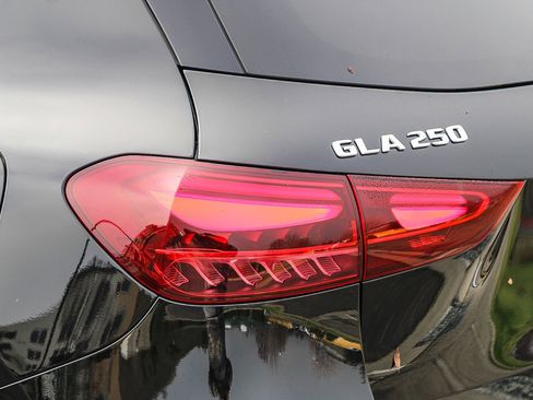 Certified 2025 Mercedes-Benz GLA 250 GLA 250 image 11