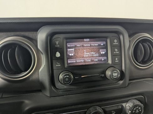 Used 2020 Jeep Wrangler Sport AWD/4WD image 19