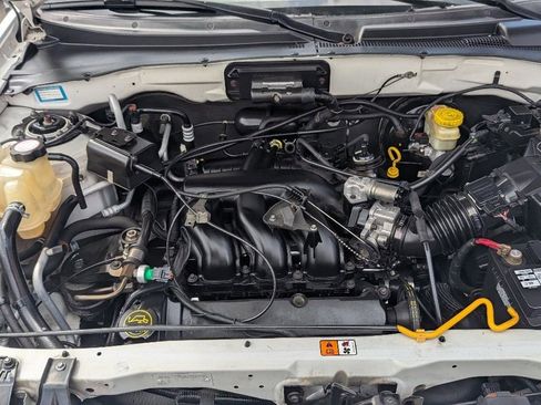 Used 2001 MAZDA Tribute DX image 19