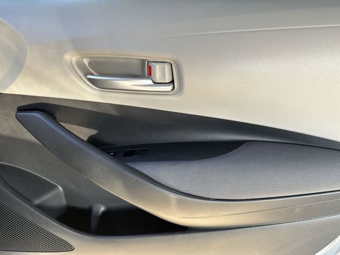 Used 2020 Toyota Corolla LE image 25