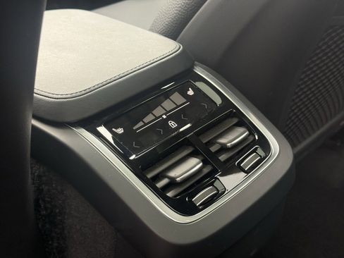 Used 2025 Volvo XC90 B6 Ultra image 28