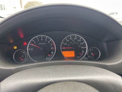 Used 2010 Nissan Pathfinder LE w/ Navigation Pkg image 10