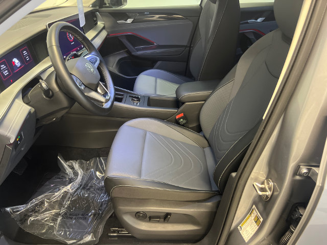 Certified 2025 Volkswagen Tiguan SE FWD image 7