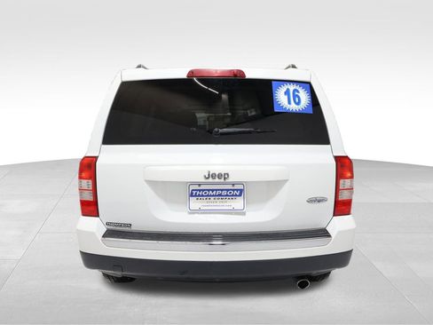 Used 2016 Jeep Patriot High Altitude image 2