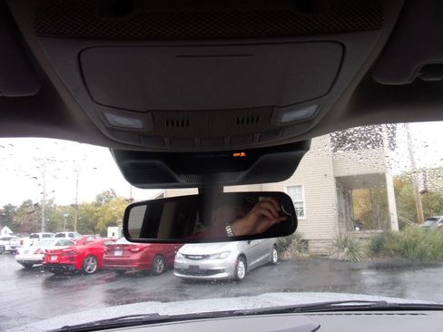 Used 2024 Ford Expedition XLT image 27